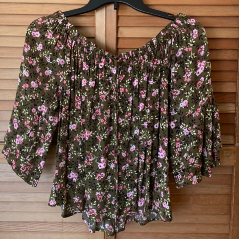 Off-the-shoulder flare top